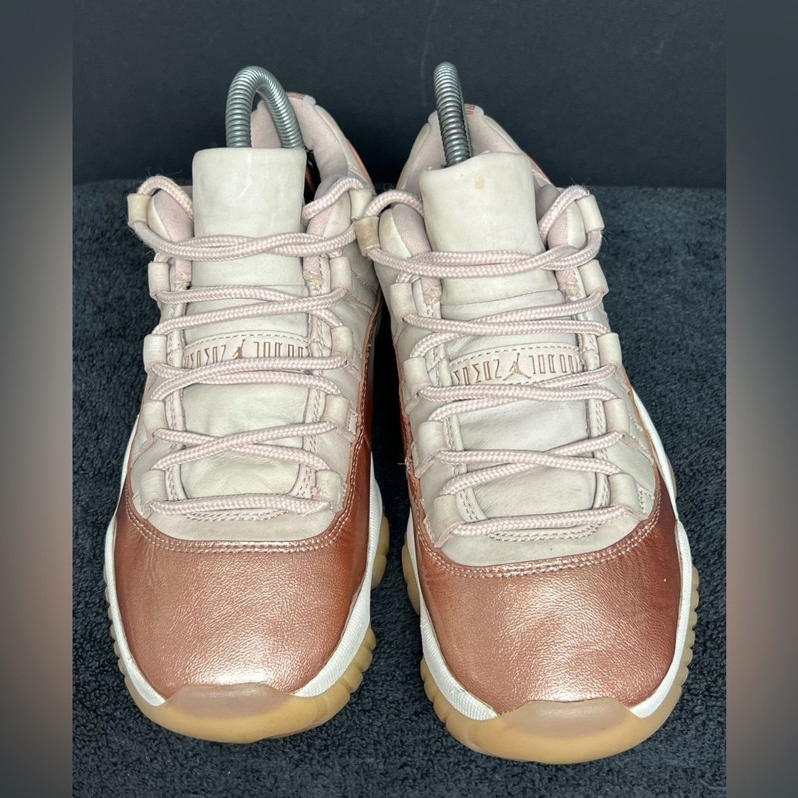 Jordan Brand Nike Air Jordan 11 Retro Rose Gold Women’s Size 8 NICE Size US 8 / IT 38 - 4 Thumbnail