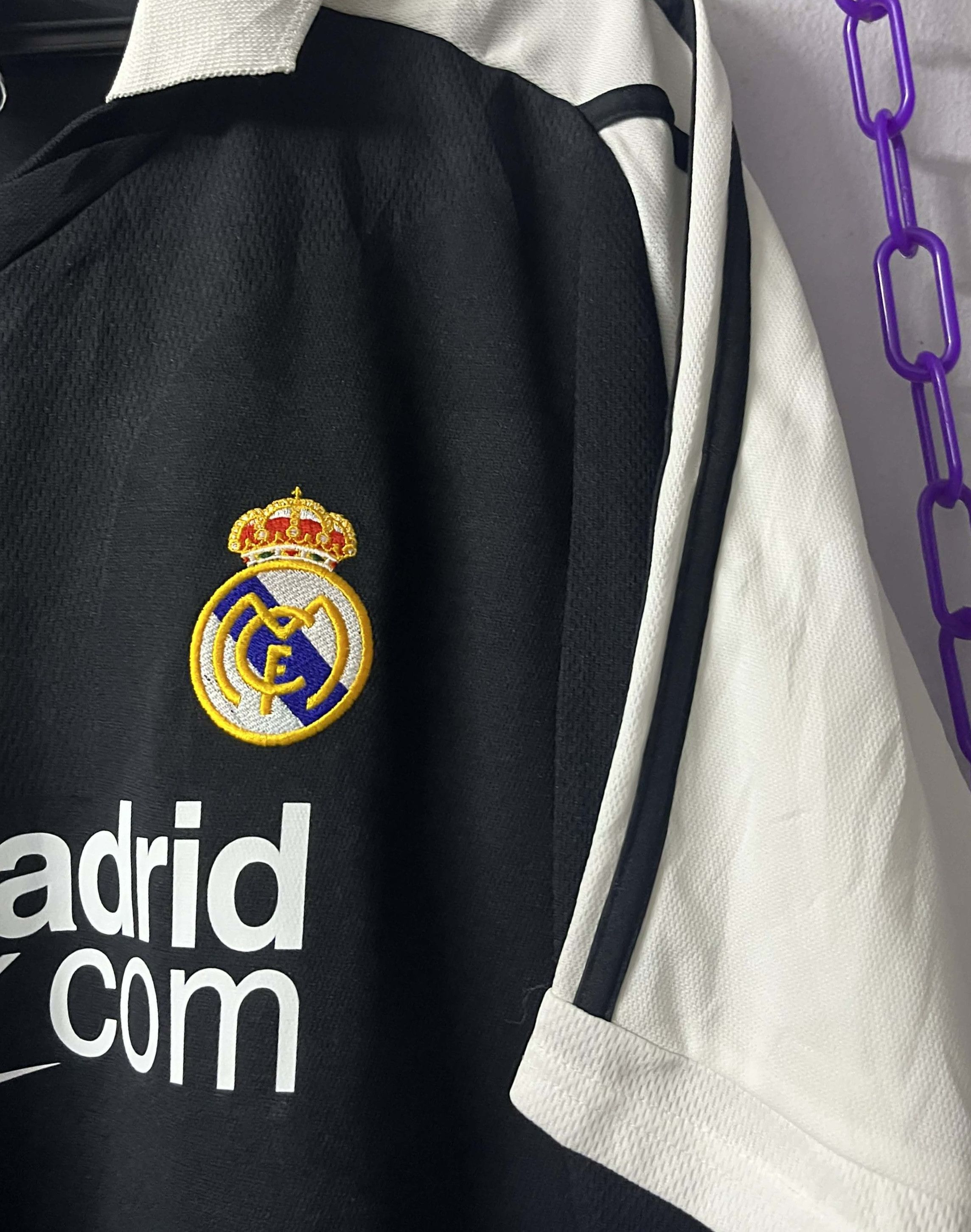 Other Jersey Real Madrid 2001 - 02 Away Shirt Original Kit Zidane Size US M / EU 48-50 / 2 - 6 Thumbnail