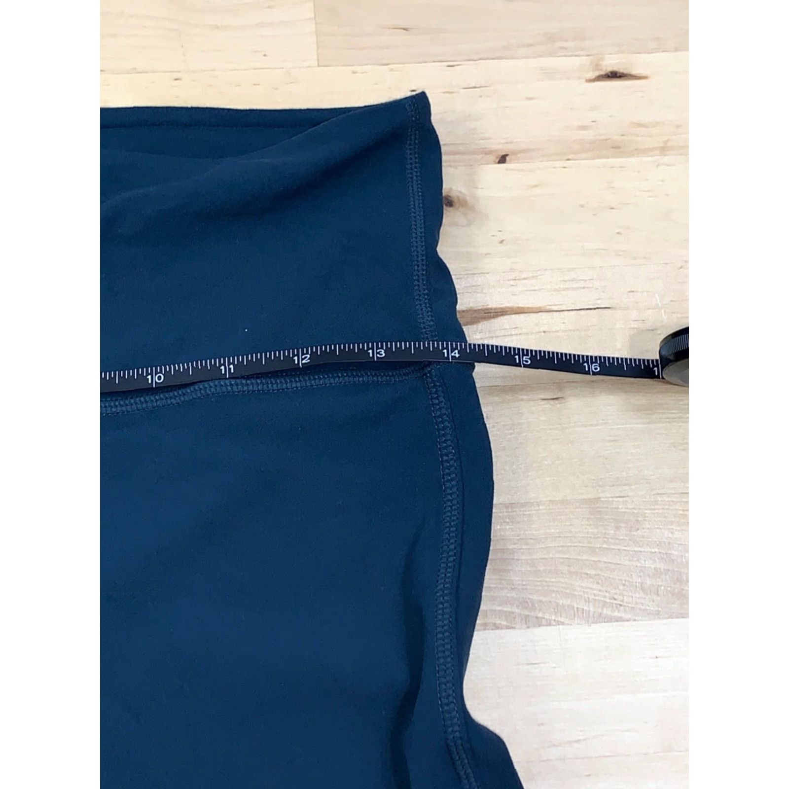 Athleta Athleta Green Capri Leggings Criss Cross Side M Activewear Women M Capris Leggings Cross Activewear Womens M Green Athleta Size 32" / US 10 / IT 46 - 6 Thumbnail