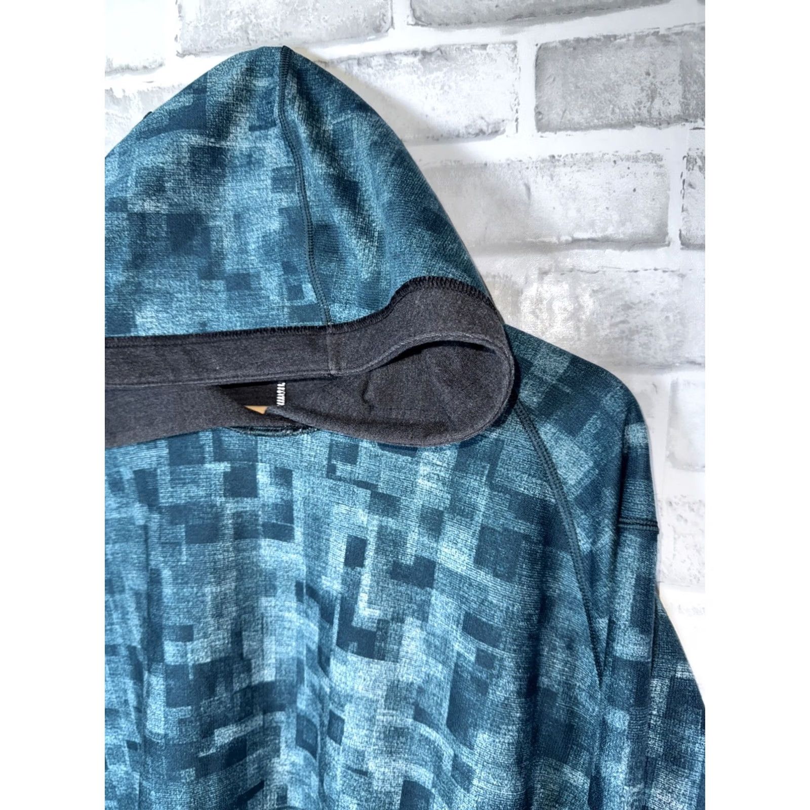 Lululemon Lululemon Hoodie Reversible Gray & Teal Mens L Pullover Size US L / EU 52-54 / 3 - 2 Thumbnail