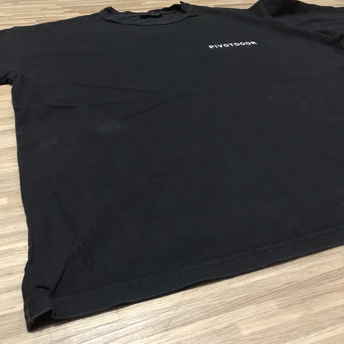 PIVOT DOOR BASE IN TOKYO SHIBUYA PRODUCT PD0000 RARE TEE