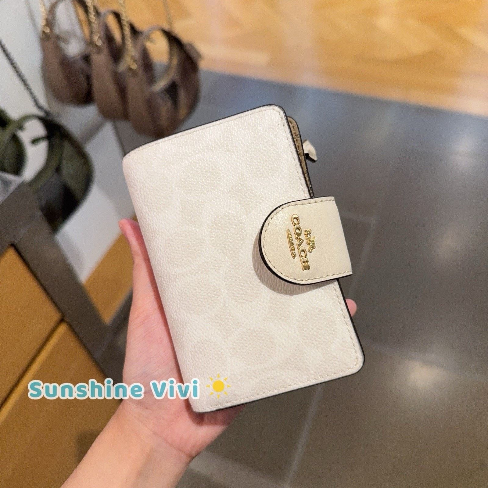 Coach NWT Coach Medium Corner Zip Wallet CW786 IM/White/Chalk Size ONE SIZE - 1 Thumbnail