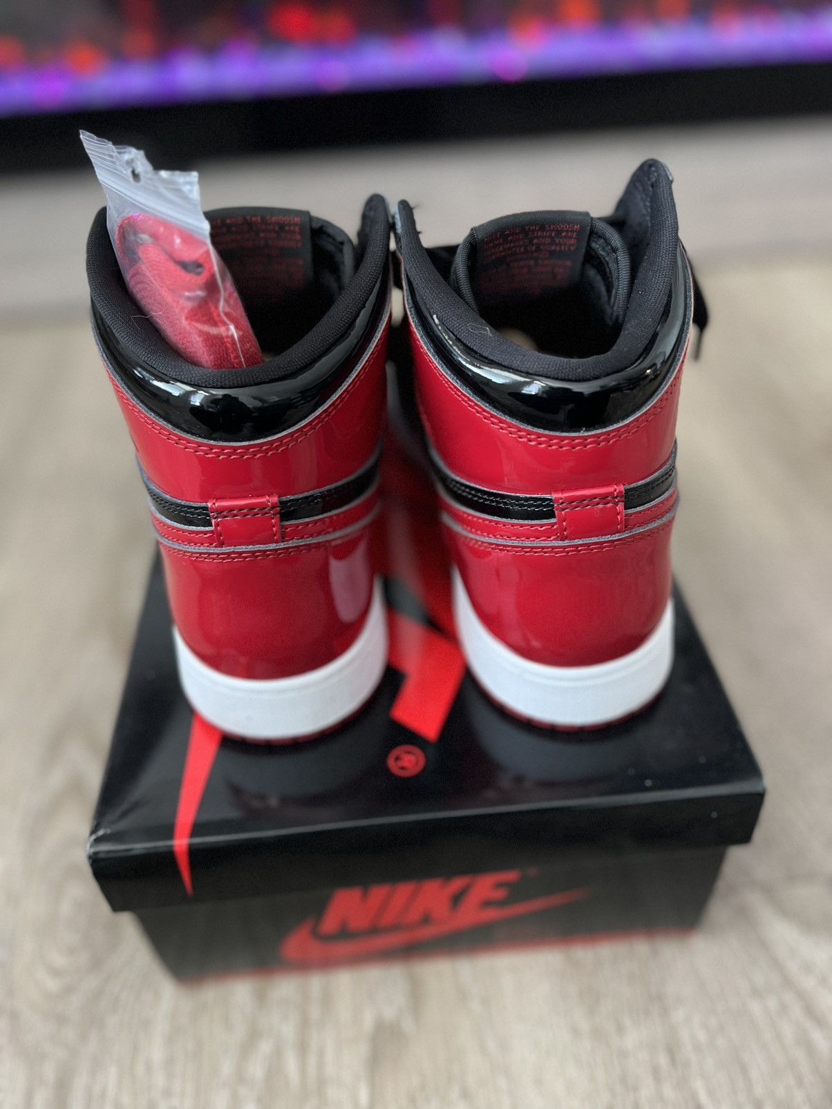 Jordan Brand Air Jordan 1 GS “Patent Bred” Size US 6.5 / EU 39-40 - 6 Thumbnail