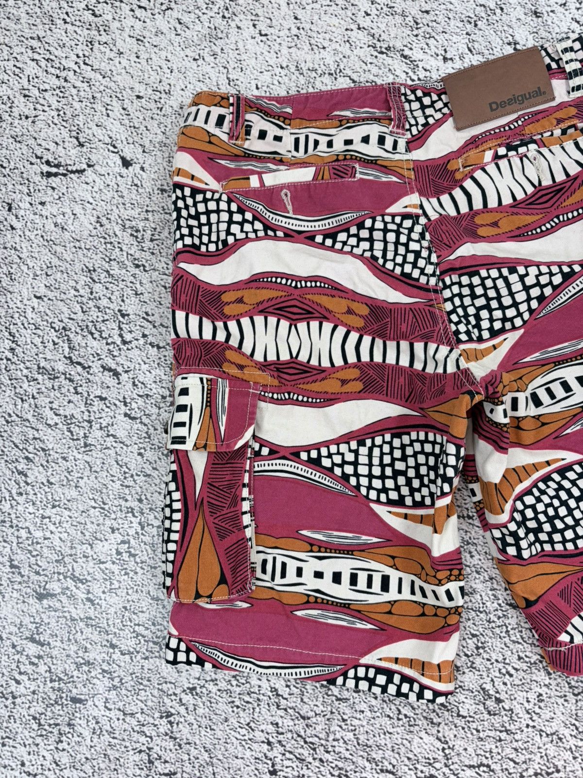 Desigual Desigual Tribal Print Cargo Shorts Men's Size 30 Vintage Y2K Size US 30 / EU 46 - 8 Thumbnail