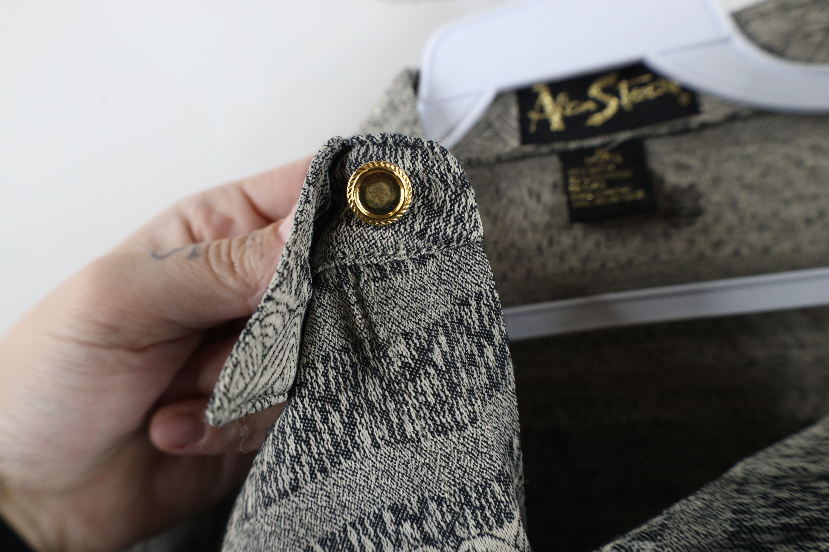Vintage Vintage 90s Streetwear Flower Knit Collared Button Shirt Size US XL / EU 56 / 4 - 4 Thumbnail