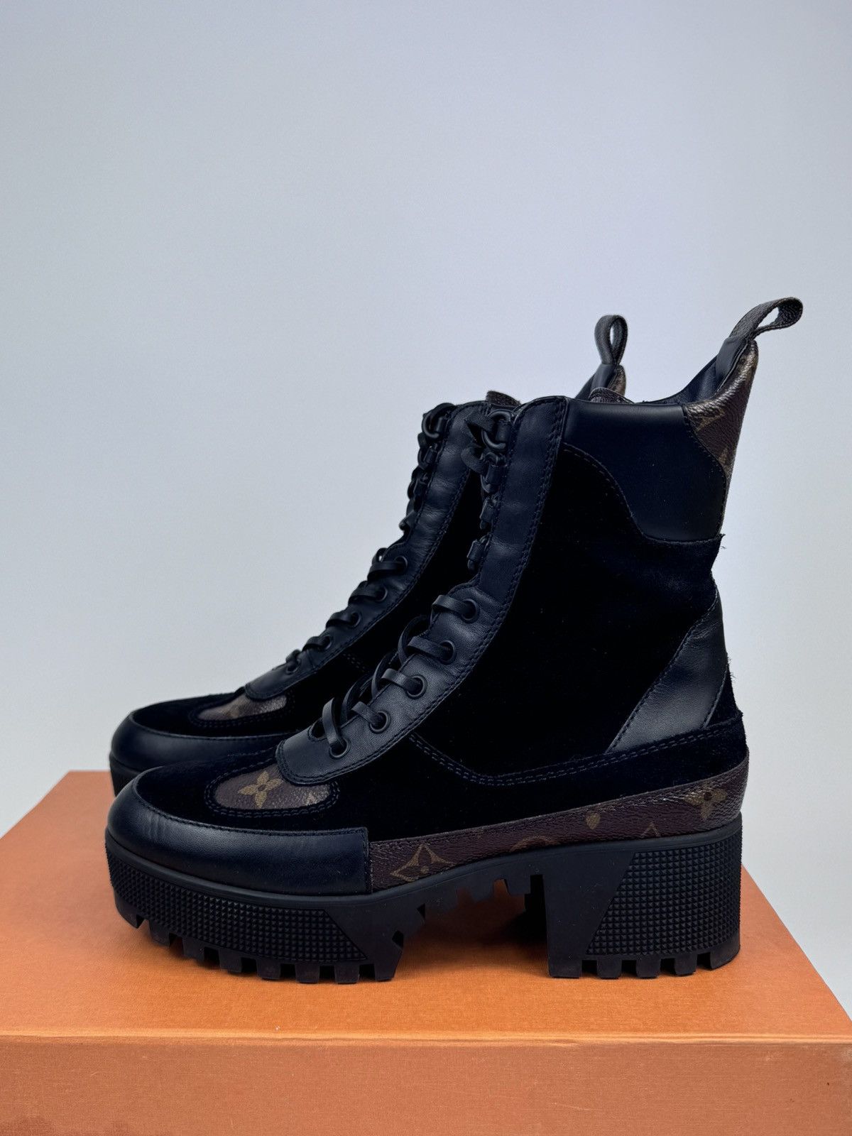 Louis Vuitton Laureate Desert Boot Size US 7 / IT 37 - 3 Thumbnail