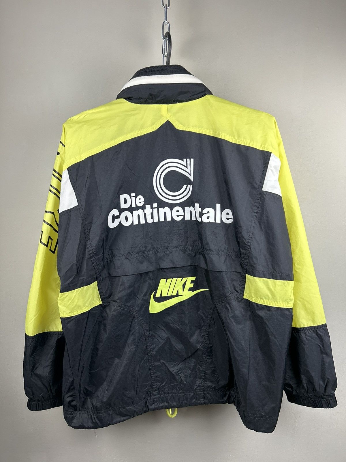 Nike Vintage 90s Nike Borussia Dortmund Jacket Jersey Rare Size US S / EU 44-46 / 1 - 15 Thumbnail