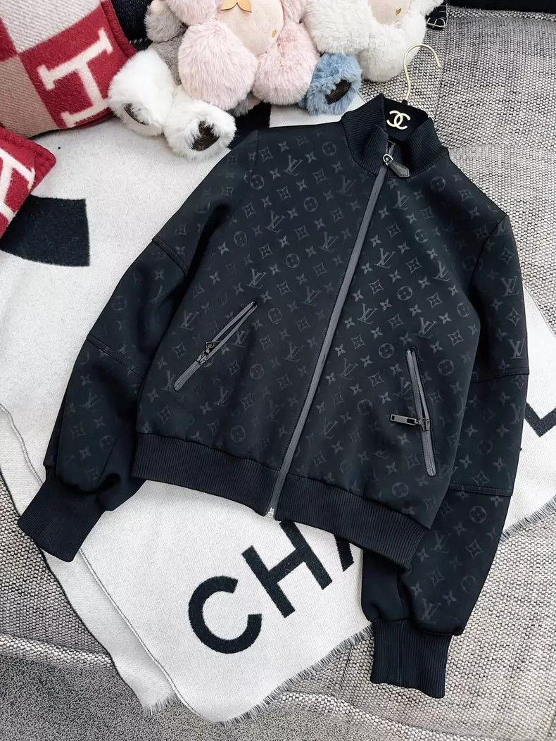 LOUIS VUITTON Black long-sleeve zip-up blazer with full-pri