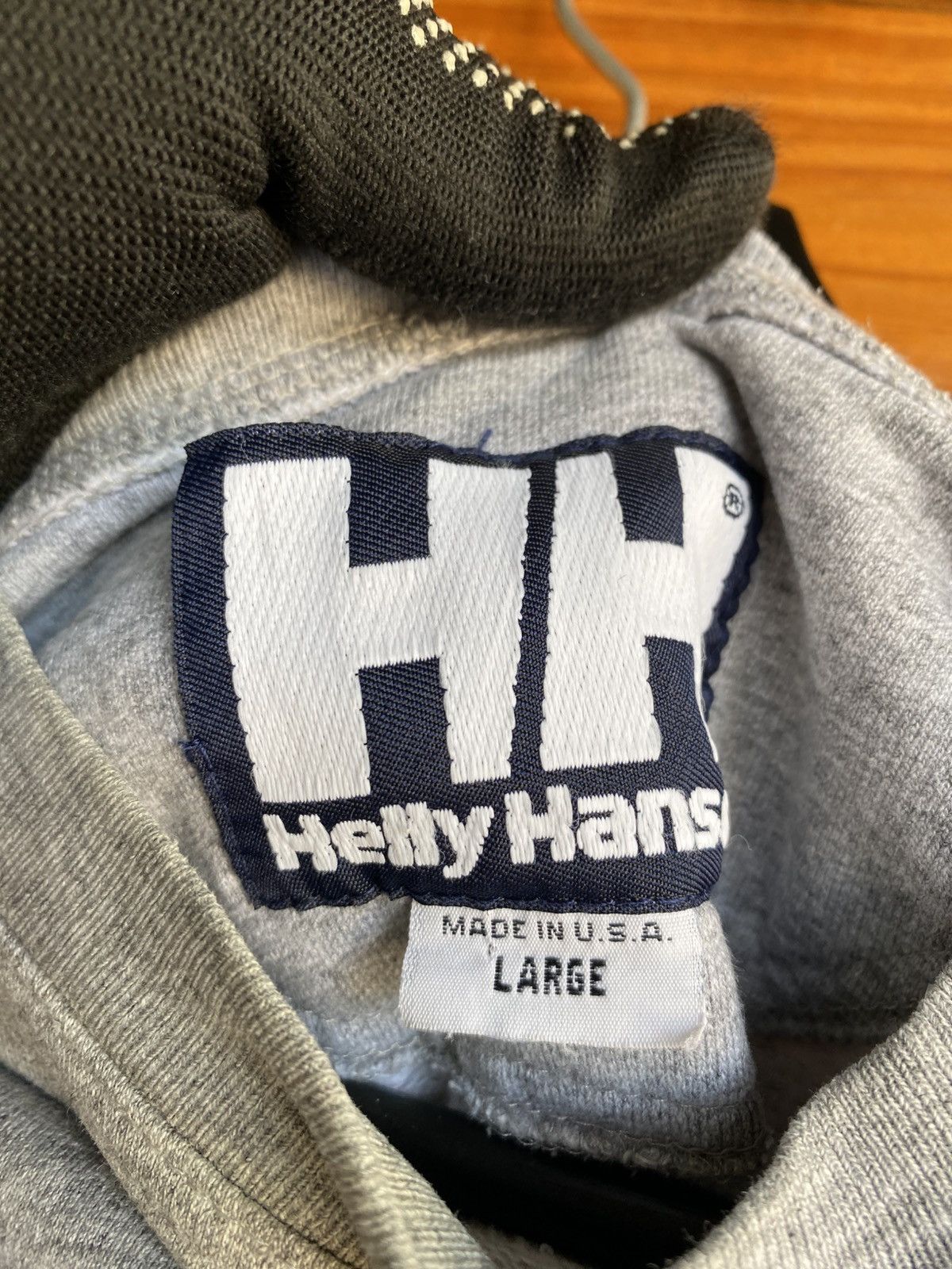 Helly Hansen Vintage Helly Hansen HH Long Sleeve Grey Graphic Pullover Size US L / EU 52-54 / 3 - 7 Thumbnail