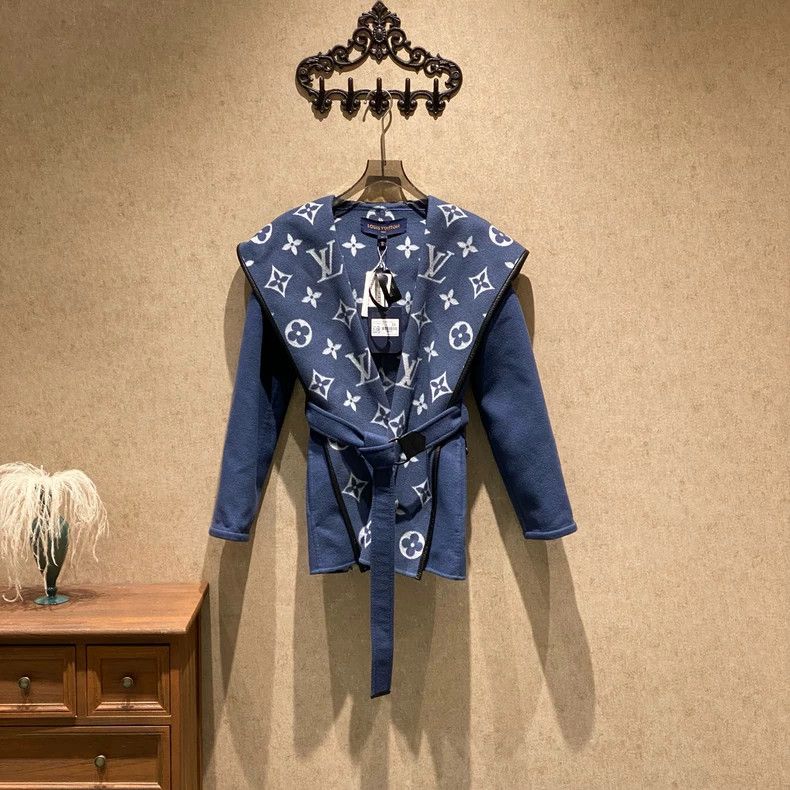 Louis Vuitton Louis Vuitton Blue and white big old flower full print bat Size XXS / US 00 / IT 34 - 1 Thumbnail