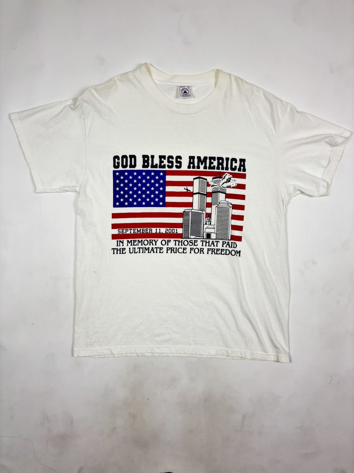 Unsound Rags × Vintage 2001 "God Bless America" 9/11 Twin Towers Memorial Tee Size US L / EU 52-54 / 3 - 2 Thumbnail