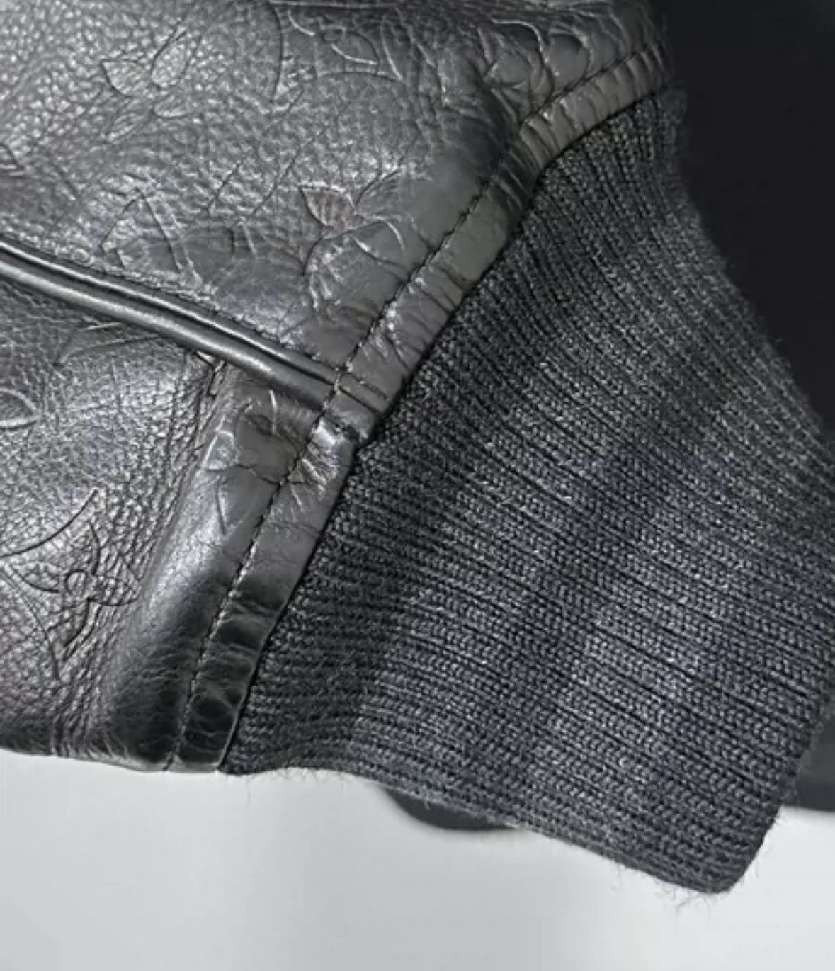 Louis Vuitton LOUIS VUITTON Black embroidered jacket2412-Nextarrow Size US M / EU 48-50 / 2 - 5 Thumbnail