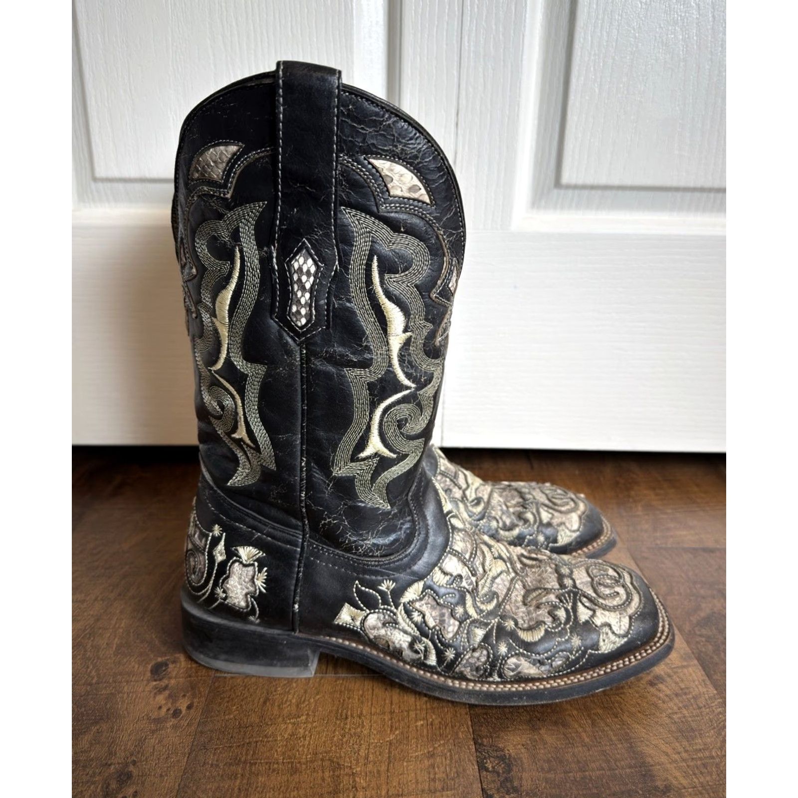 Skin Corral Exotic Python Skin Inlay Western Boot Square Toe Black US 8.5D Mens Leather western Cowboy Boot Size US 9 / EU 42 - 2 Thumbnail