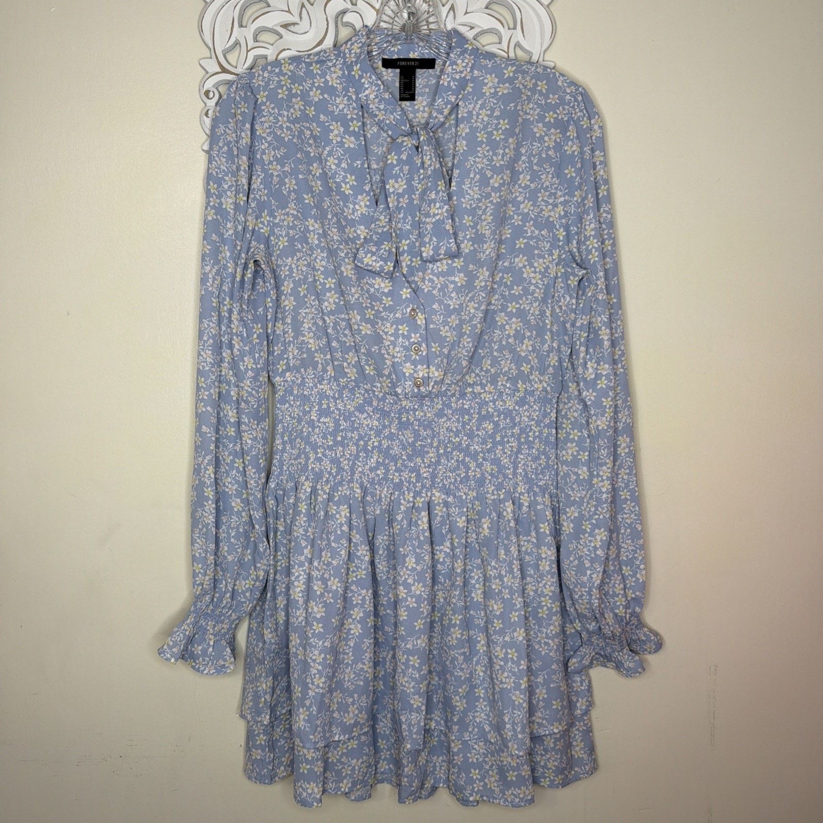 Forever 21 FOREVER 21 size M DRESS Button Neck Tie Daisy Floral BLUE Size M / US 6-8 / IT 42-44 - 1 Thumbnail
