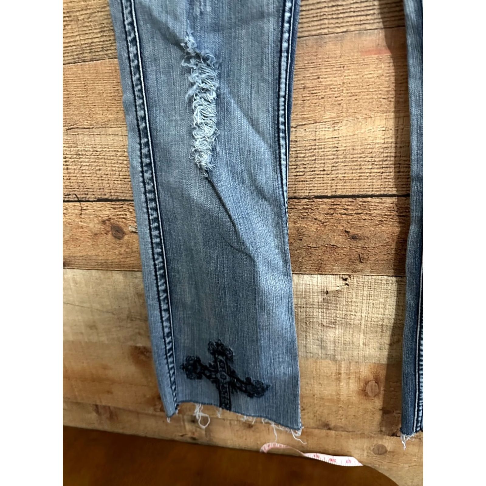 Vintage VINTAGE Cowgirl Tuff Victory Block Distressed Crosses Blue Jeans Women 28x29actual Size ONE SIZE - 4 Thumbnail