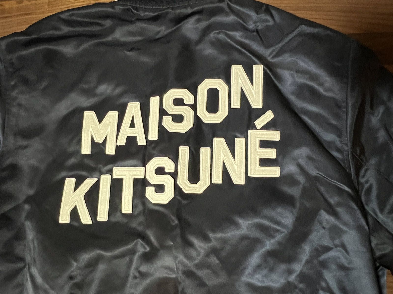 Maison Kitsune Maison Kitsuné Satin Teddy Varsity Bomber Dark Navy XL. Size US XL / EU 56 / 4 - 11 Thumbnail