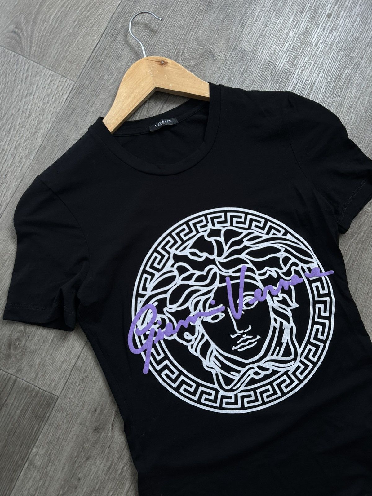 Versace 🫧Gianni Versace Signature Medusa Logo T-Shirt Black Women's Size XS / US 0-2 / IT 36-38 - 3 Thumbnail