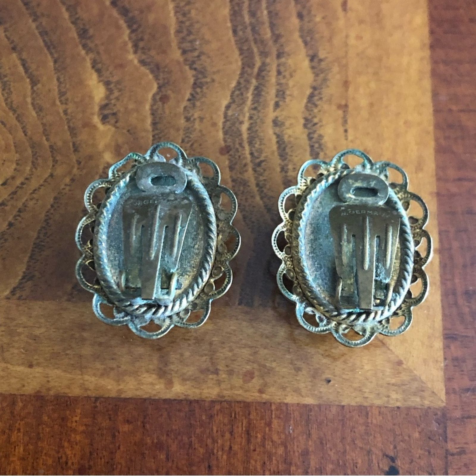 Vintage Vintage floral sugar glass filigree clip on earring Size ONE SIZE - 2 Thumbnail