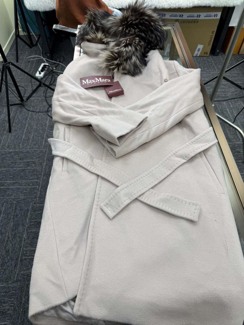 Max Mara Max Mara Studio hooded mid-length wool coat with fox fur c Size S / US 4 / IT 40 - 1 Thumbnail