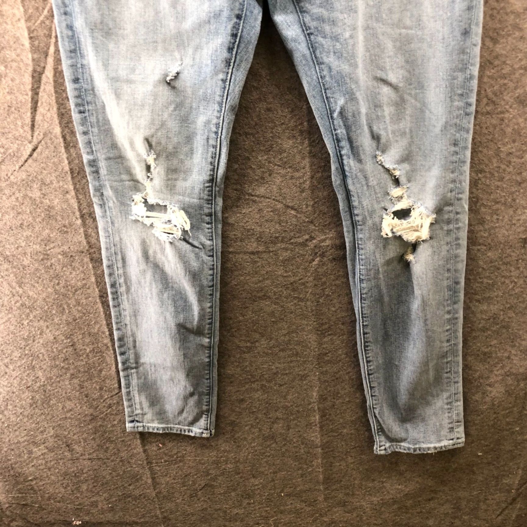 Abercrombie & Fitch Abercrombie & Fitch Super Skinny Jean Mens 33x32 Light Wash Distressed Denim 5-Pocket Stretch Skinny Jeans Mens 33 Chestnut Blue Distressed Size US 33 - 4 Thumbnail