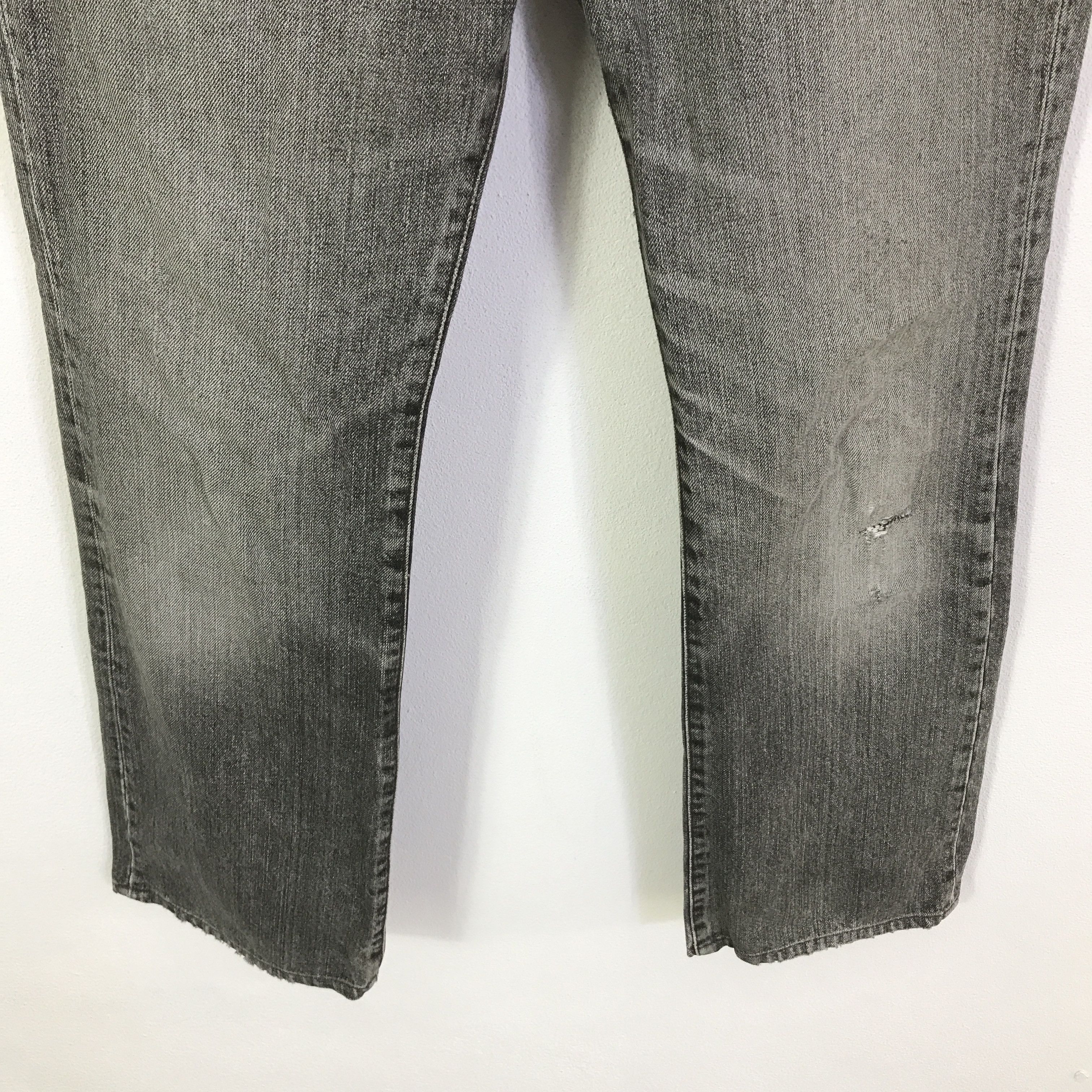 Uniqlo Black Faded uniqlo Japan distressed denim pants K118B3 Size US 32 / EU 48 - 3 Thumbnail