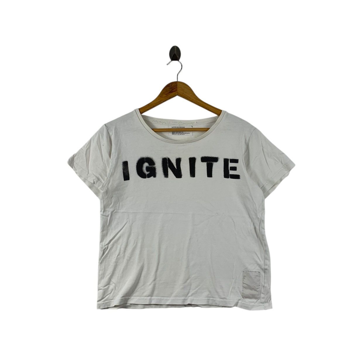Vintage KAT-TUN JAPANESE POP Group Boy Band Ignite Tour Tee Shirt Size S / US 4 / IT 40 - 1 Thumbnail