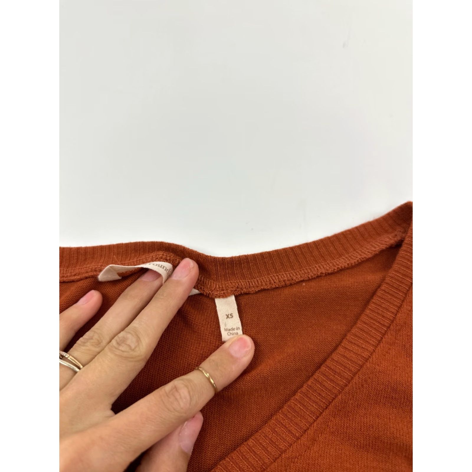 Soft Surroundings Soft Surroundings Shirt Womens XS Brown V-Neck Long Sleeve Pullover Blouse Lightweight Casual Knit Top Size XS / US 0-2 / IT 36-38 - 4 Thumbnail