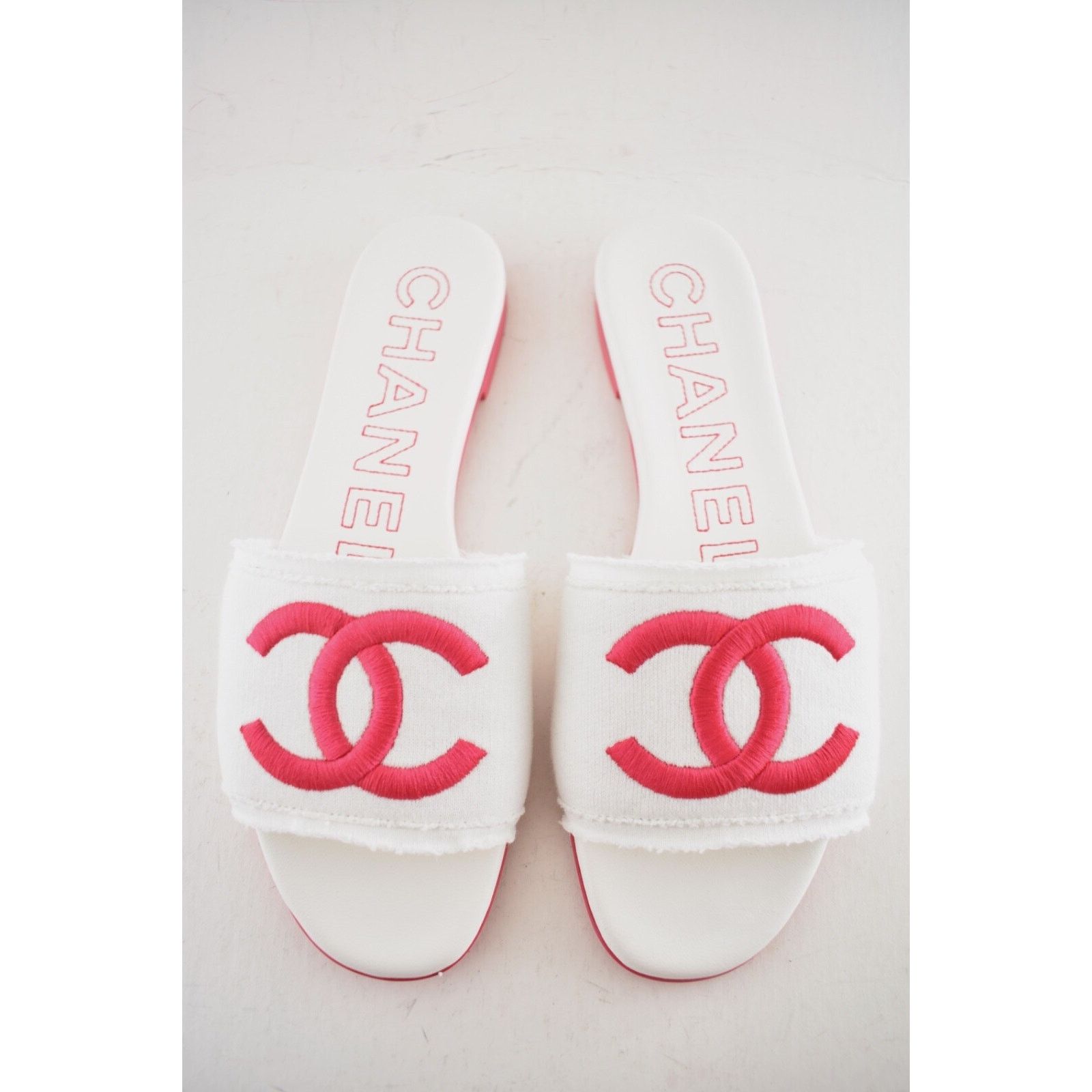 Chanel Chanel 24C White Fuchsia Pink CC Logo Fabric Knit Mule 42 Size US 12 / IT 42 - 9 Thumbnail