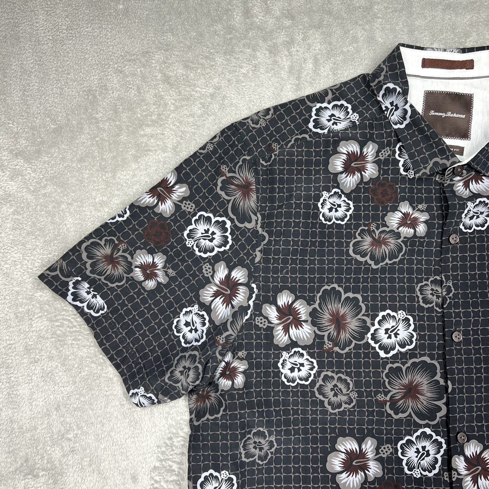 Tommy Bahama Tommy Bahama Shirt XL Black Hawaiian Button-Up Short Sleeve Collared Silk Cotton Spandex Floral Hibiscus Size US XL / EU 56 / 4 - 3 Thumbnail