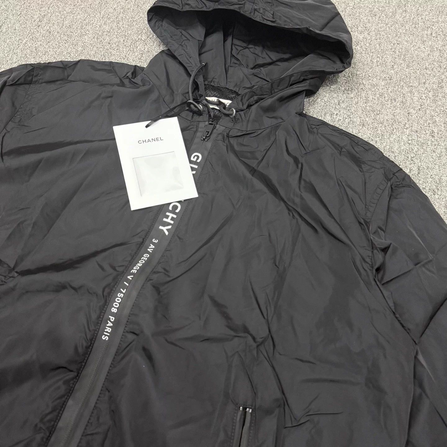Givenchy Givenchy black chest zipper logo nylon jacket 52 new Size US L / EU 52-54 / 3 - 3 Thumbnail