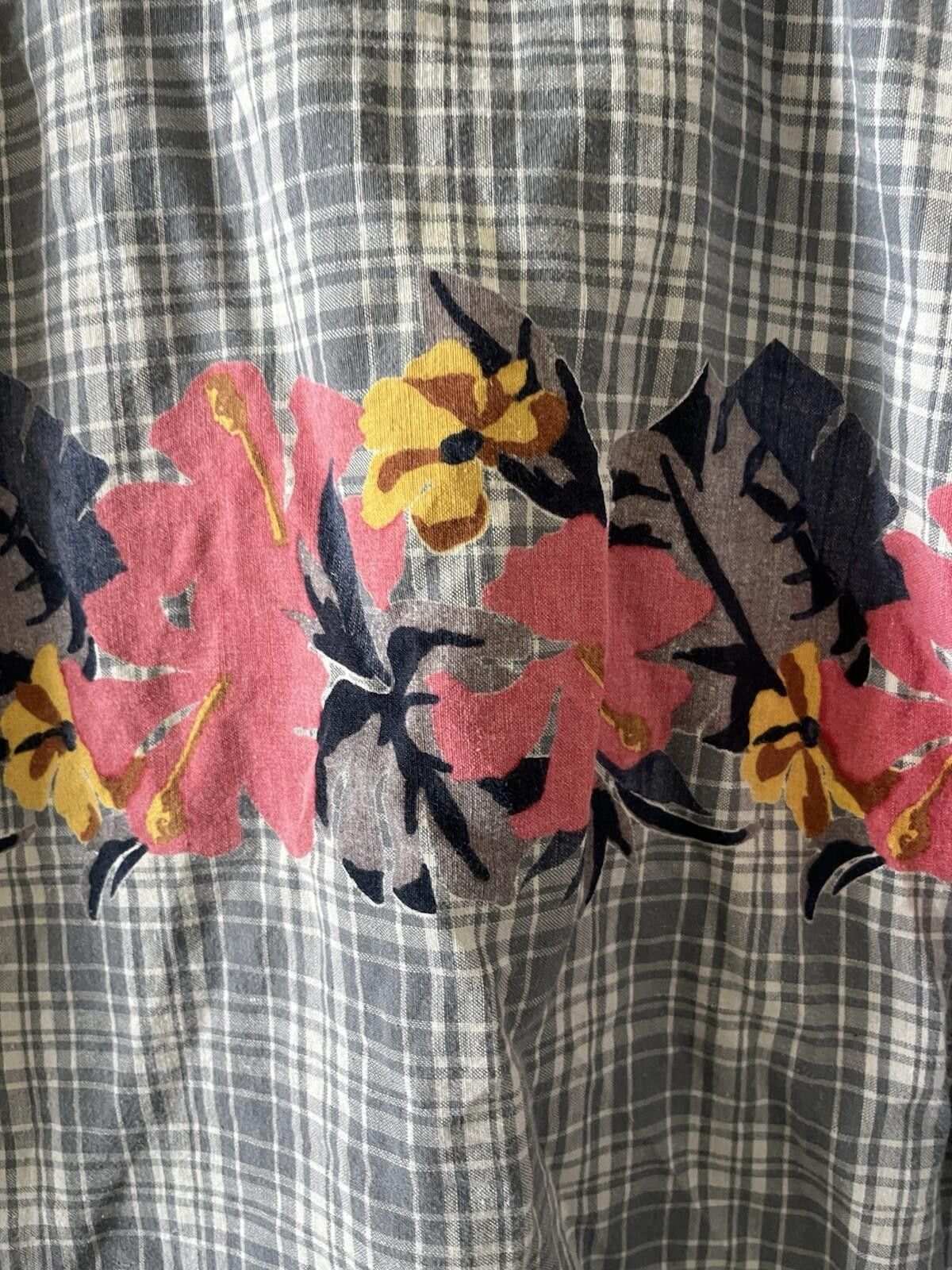 Bugle Boy Bugle Boy Authentics Plaid Floral Shirt L Grey Hibiscus Size US L / EU 52-54 / 3 - 6 Thumbnail