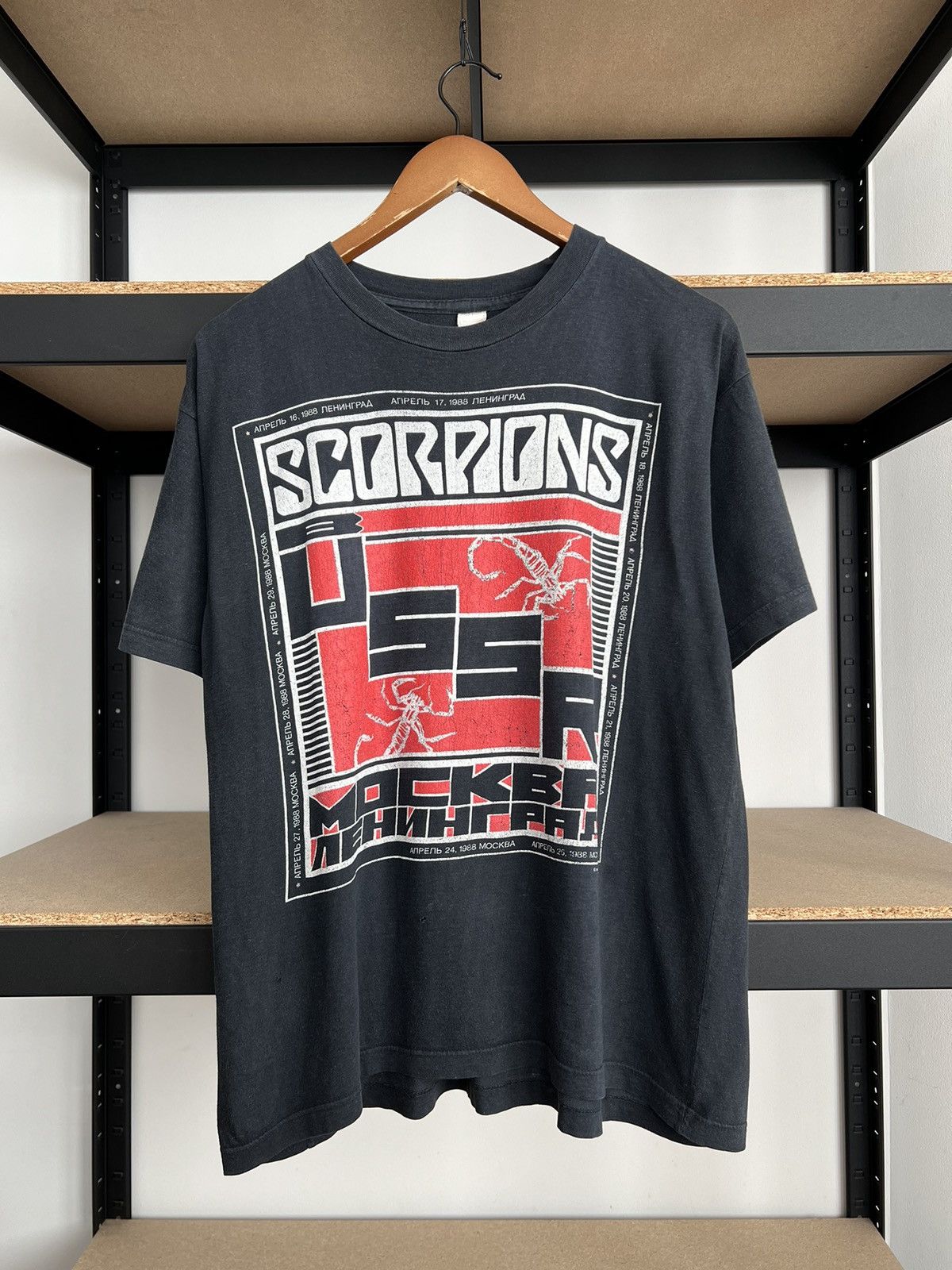 Band Tees Vintage 1988 Scorpions USSR Moscow Tour 80s Black T-shirt Size US L / EU 52-54 / 3 - 1 Thumbnail
