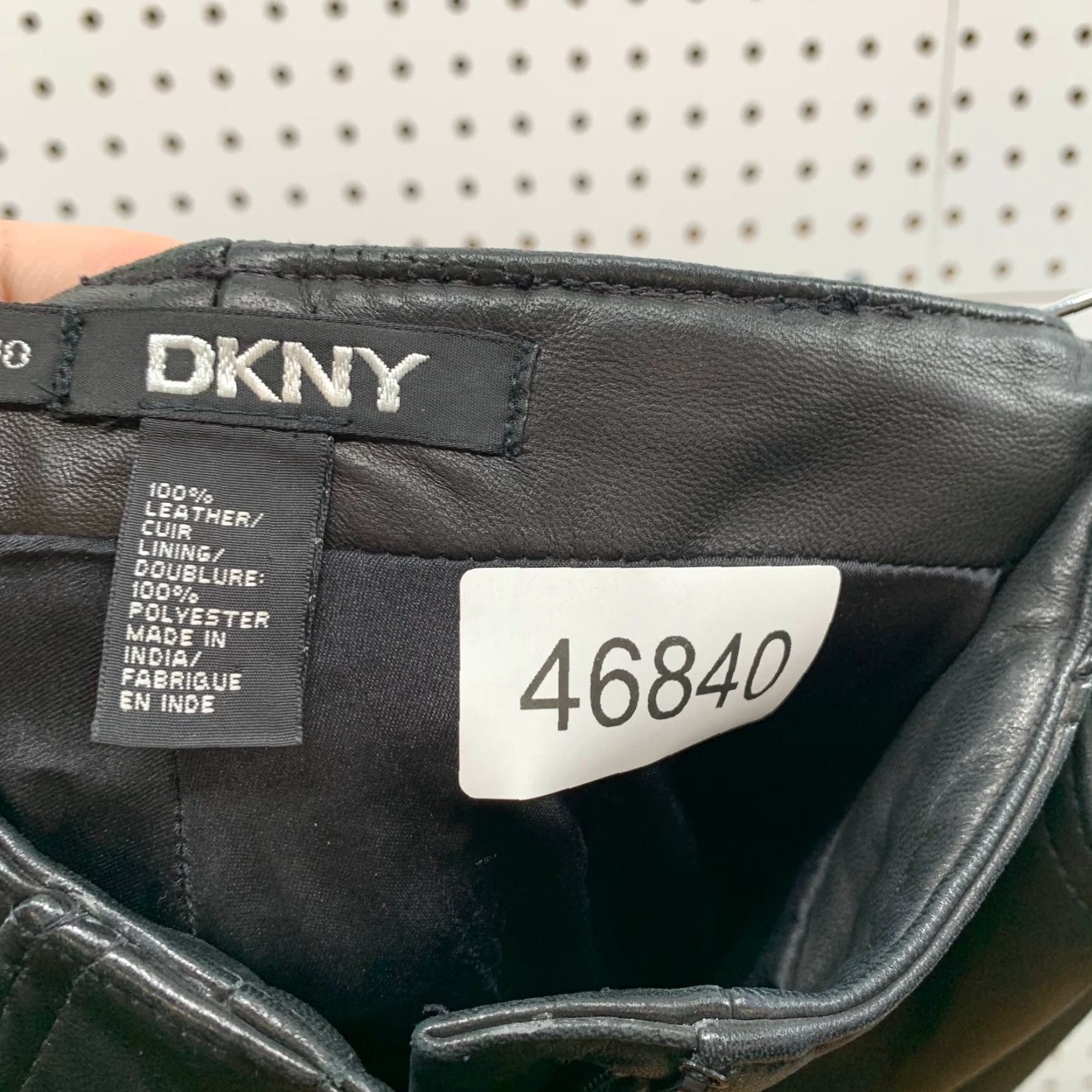 DKNY VINTAGE DKNY Low Rise Leather Pants Womens Size 10 Black 30x31.5 DKNY Pants Women Leather Vintage 10 Black 30x31.5 Size 32" / US 10 / IT 46 - 7 Thumbnail