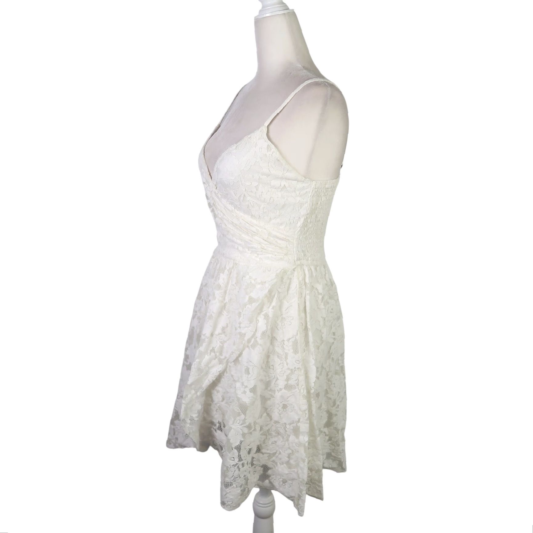Abercrombie & Fitch Abercrombie & Fitch cream lace wrap style mini dress S Dress Women's Cream Floral Short Sleeveless Cotton Nylon Lace OS Size S / US 4 / IT 40 - 3 Thumbnail