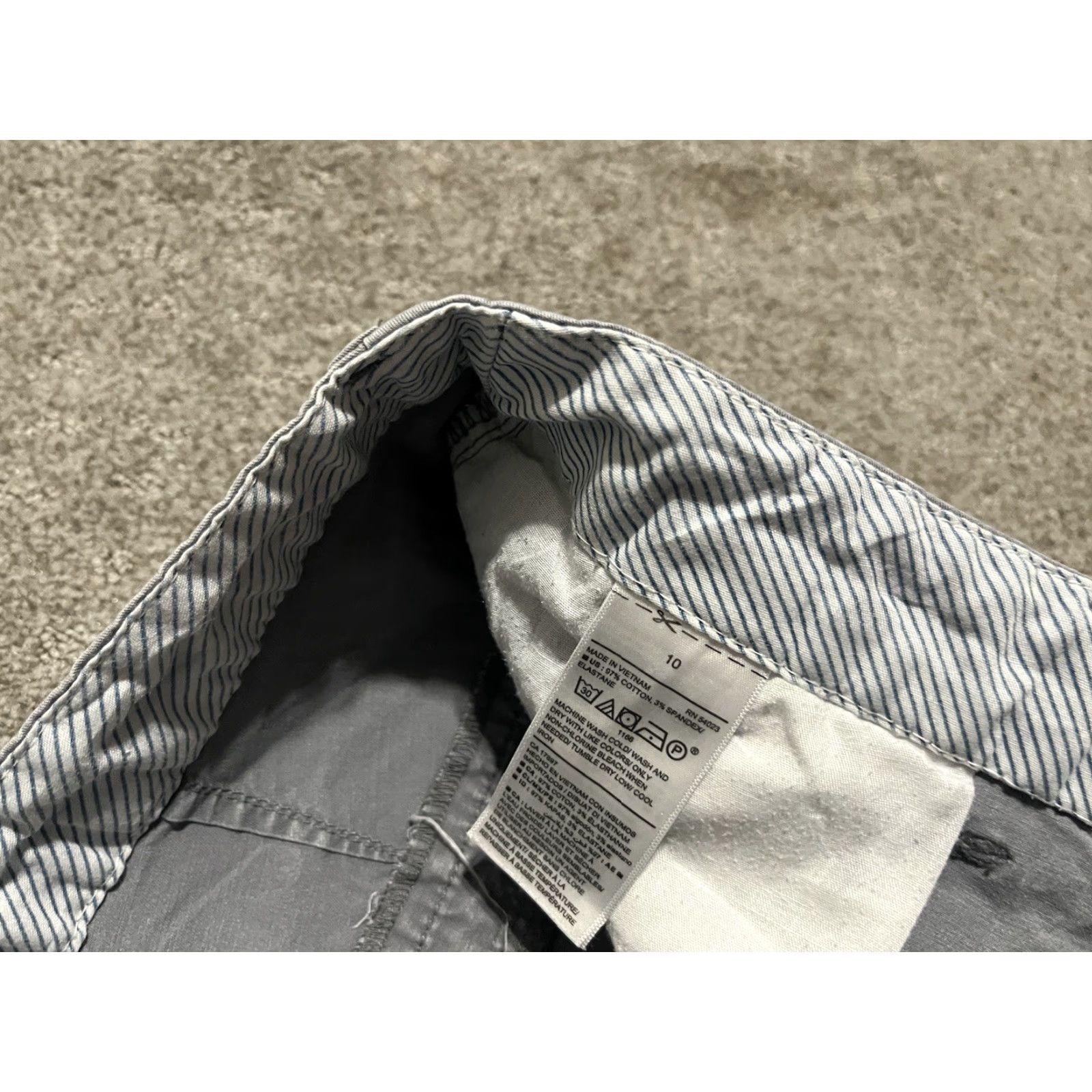Old Navy Old Navy Shorts Women Low Rise 3in Inseam Gray Size 10 Cotton Blend Chino Casual Womens Size 32" / US 10 / IT 46 - 4 Thumbnail