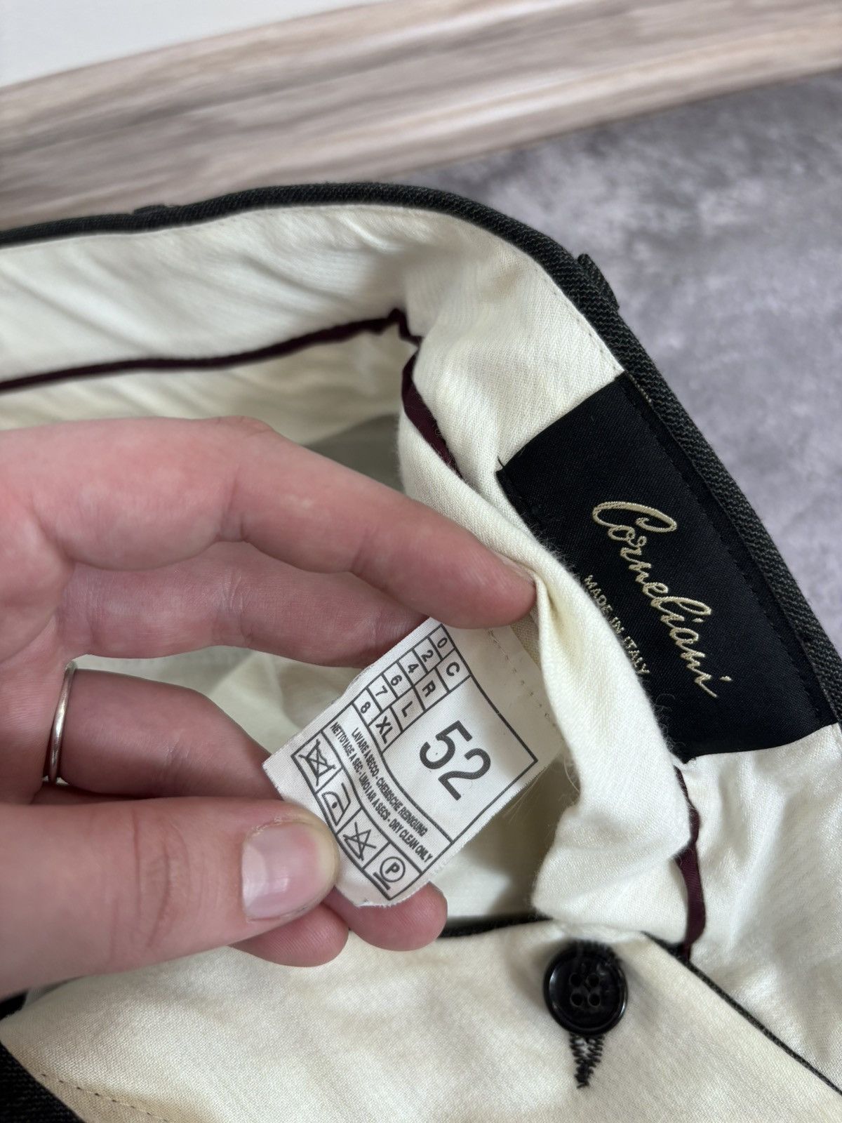 Corneliani Corneliani Men’s 2-Piece Grey Super 120s Wool Suit Size 42R - 21 Thumbnail