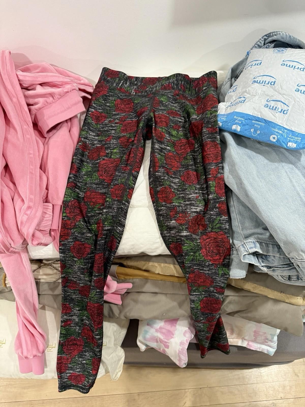 Other TEREZ LEGGINGS High Rise Yoga Sz S- worn ONCE Rose print Size 28" / US 6 / IT 42 - 1 Thumbnail