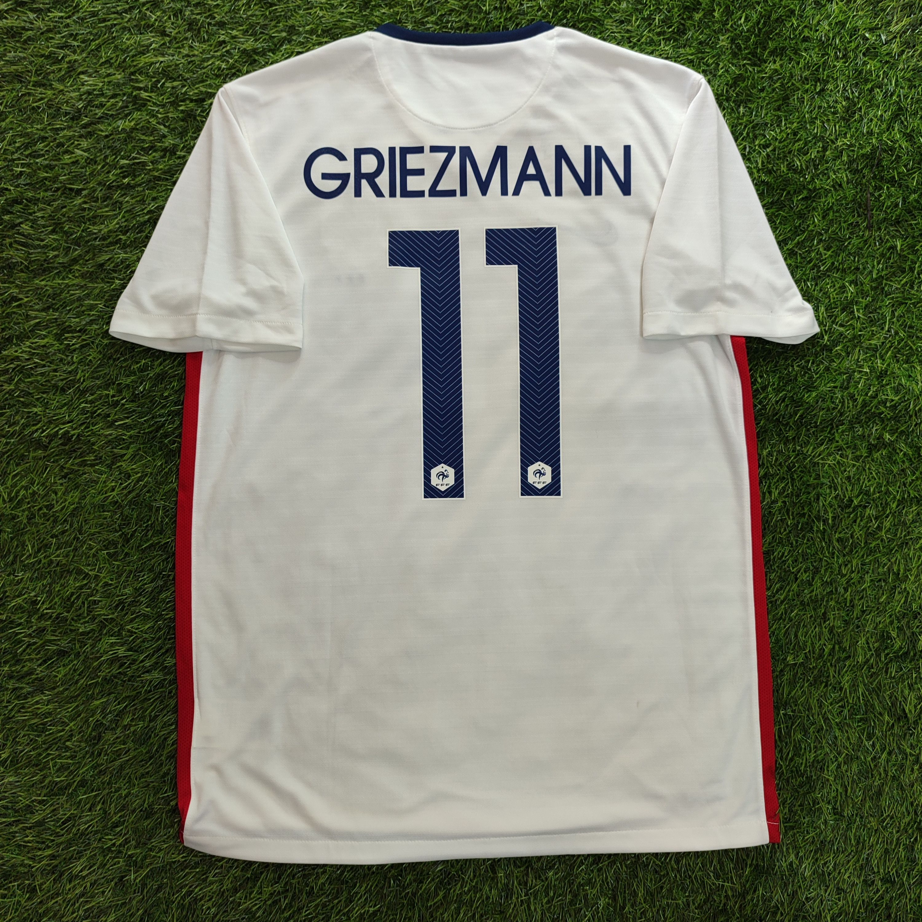 Nike Nike France Away 2015 Griezmann #11 Soccer Jersey Size US M / EU 48-50 / 2 - 2 Thumbnail