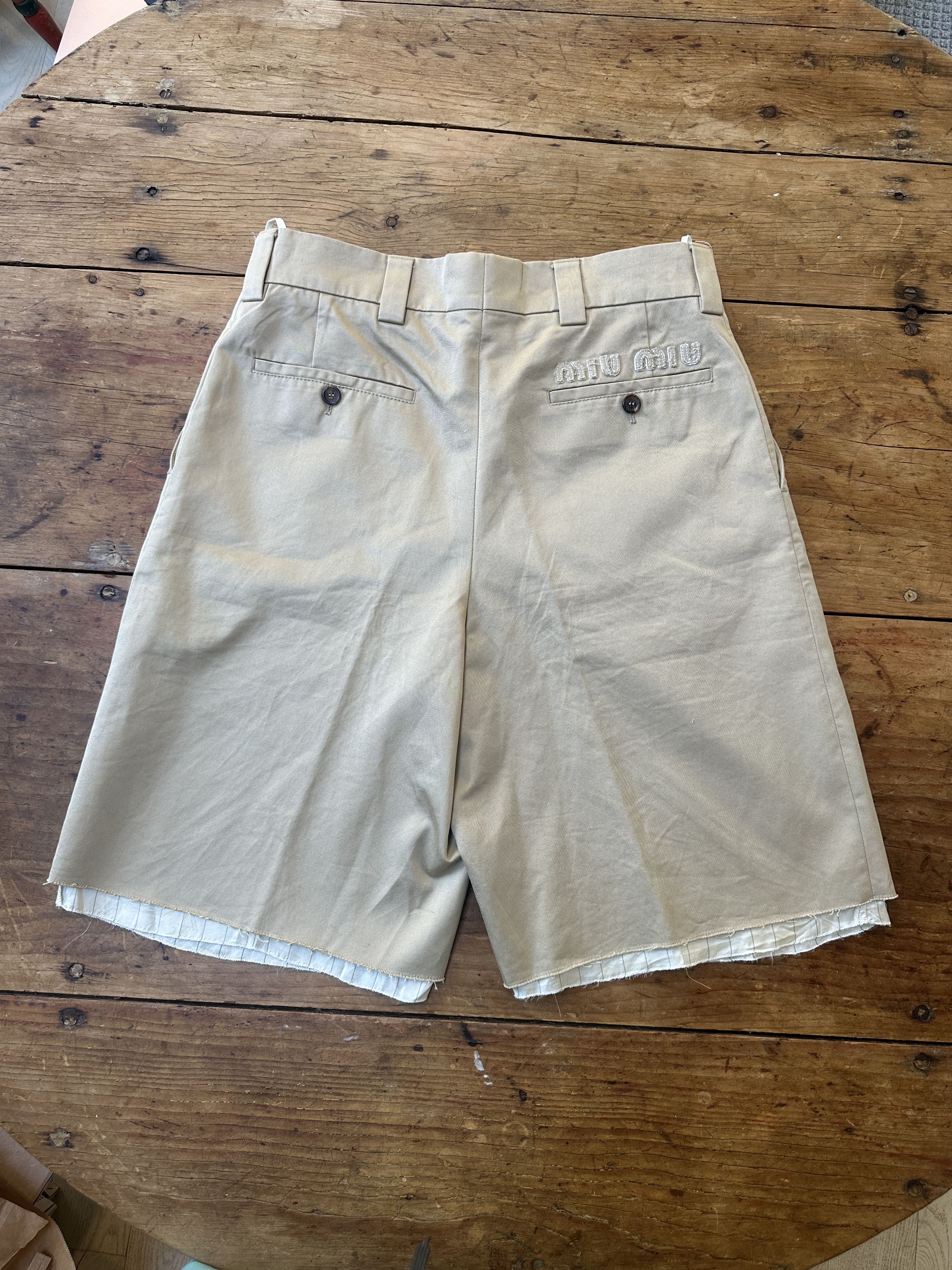 Miu Miu Iconic SS22 Miu Miu Khaki Bermuda Shorts Size 26" / US 2 / IT 38 - 2 Thumbnail