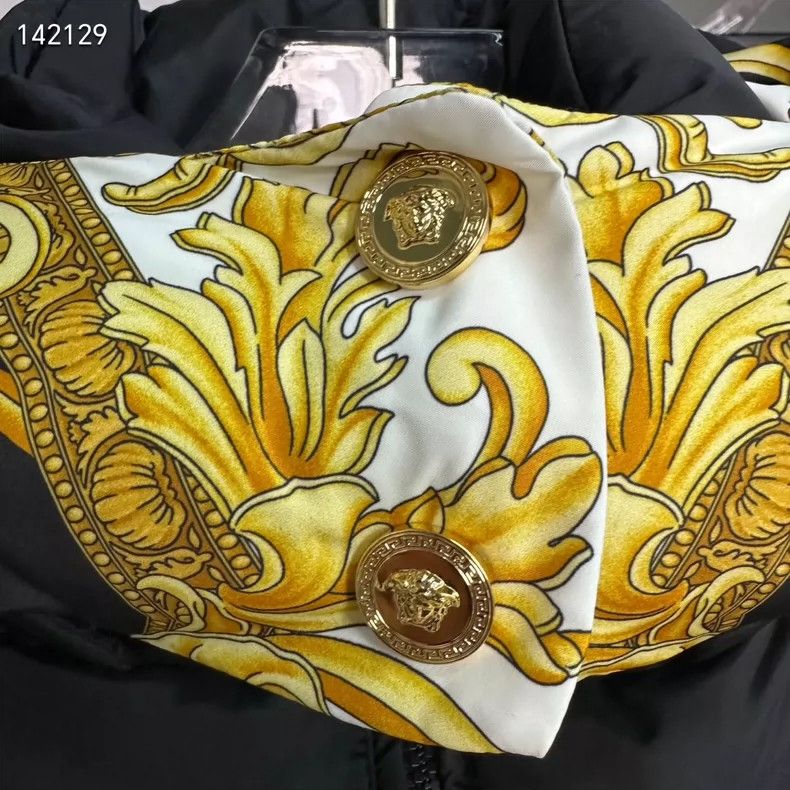 Versace Versace Black and gold color matching bread suit Size S / US 4 / IT 40 - 6 Thumbnail