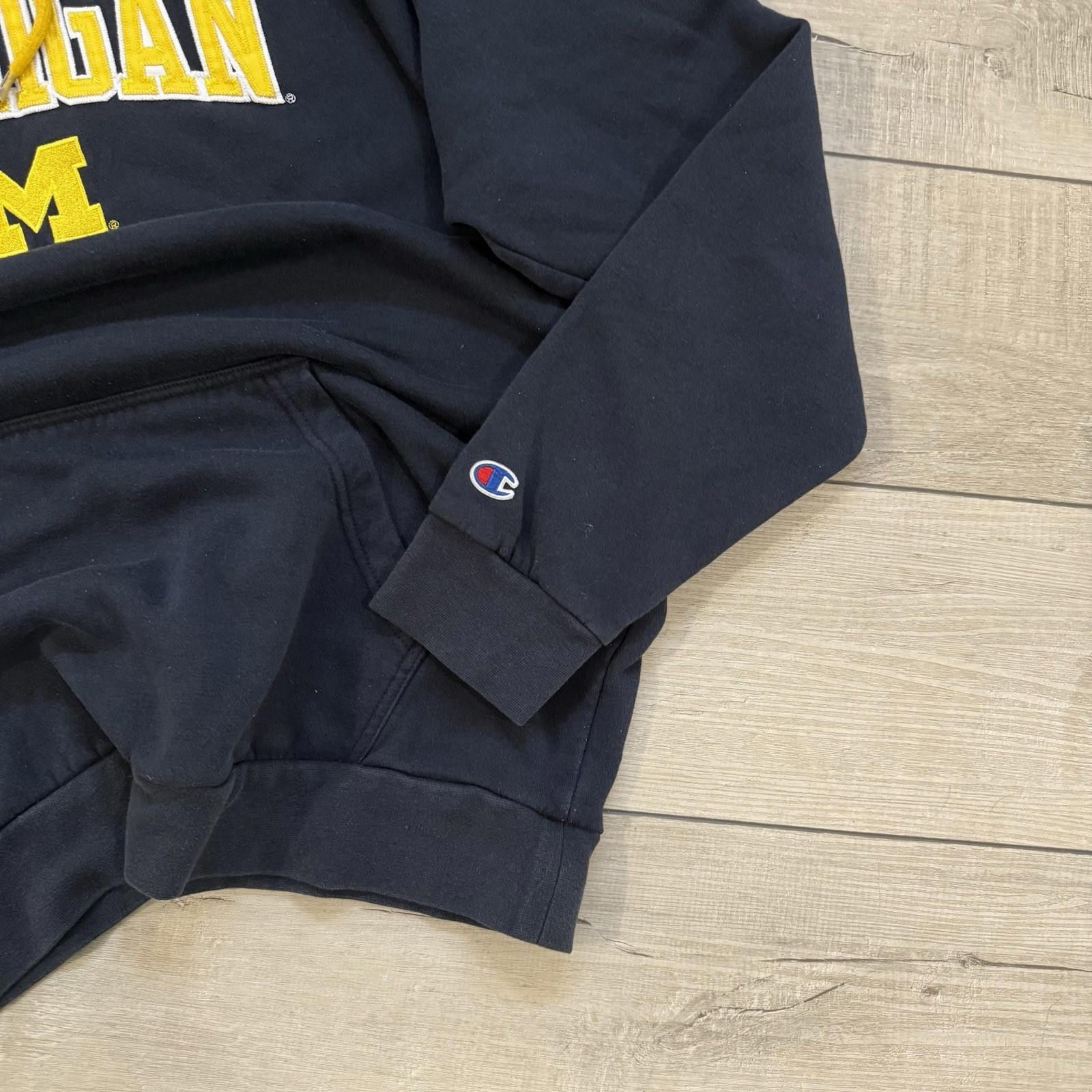 Champion Champion Michigan Wolverines Hoodie Size XL NCAA Vintage Size US XL / EU 56 / 4 - 6 Thumbnail