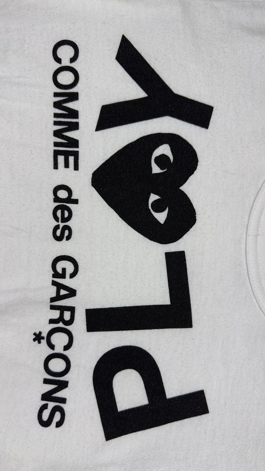 Comme des Garcons × Comme des Garcons PLAY × Japanese Brand COMME des GARCONS PLAY INVERTED TEXT White Tee CDG Size S Size S / US 4 / IT 40 - 2 Thumbnail