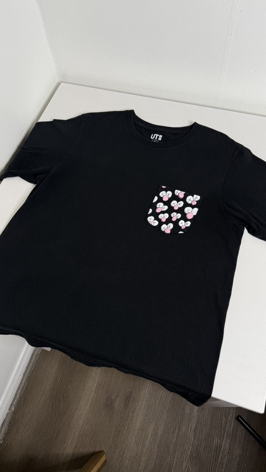 Kaws KAWS Pocket Graphic Tee "Black" (L) *PREOWNED* Size US L / EU 52-54 / 3 - 1 Thumbnail