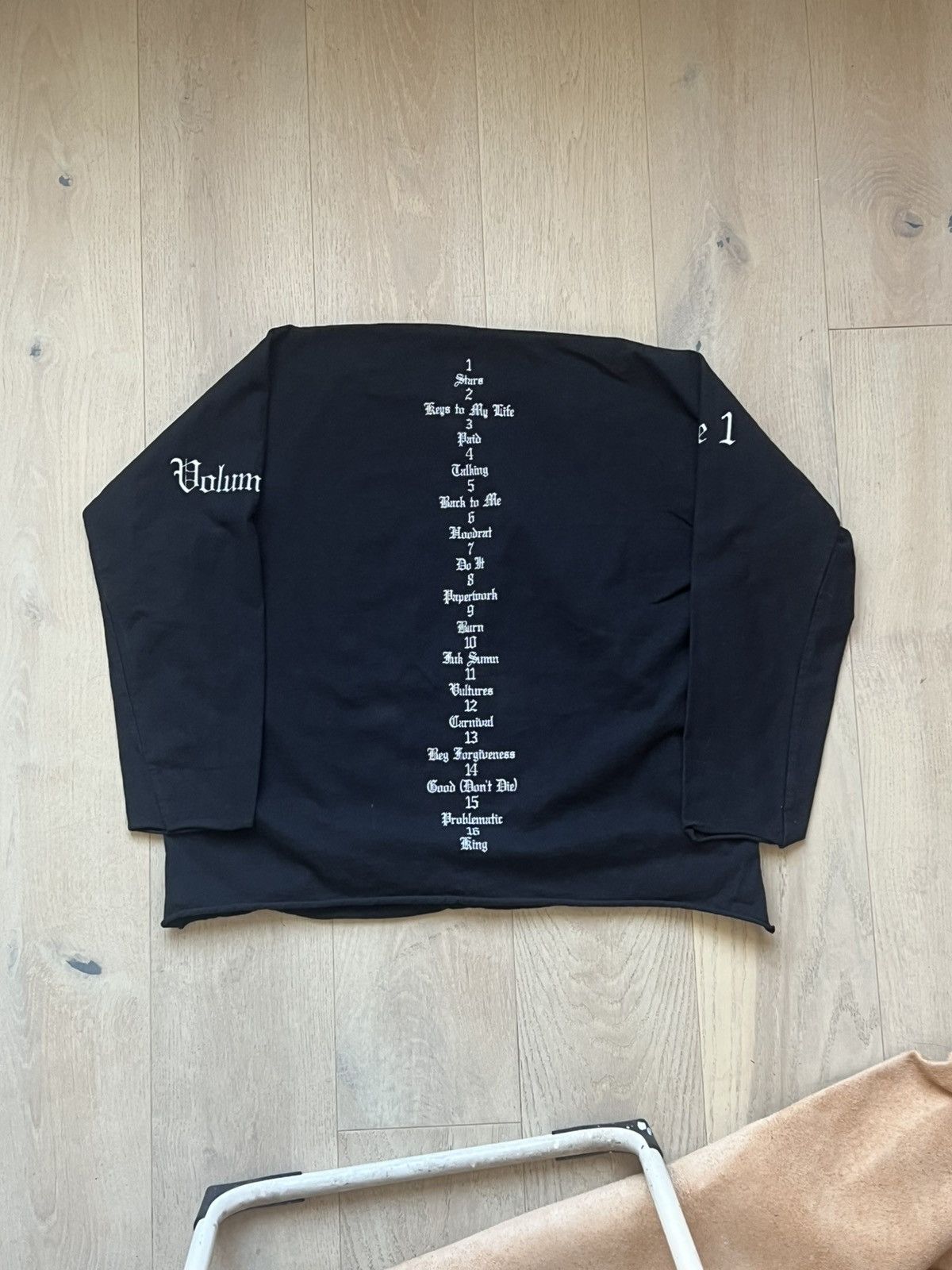Yeezy Yeezy Vultures small longsleeve t shirt black size 1 Size US S / EU 44-46 / 1 - 2 Thumbnail