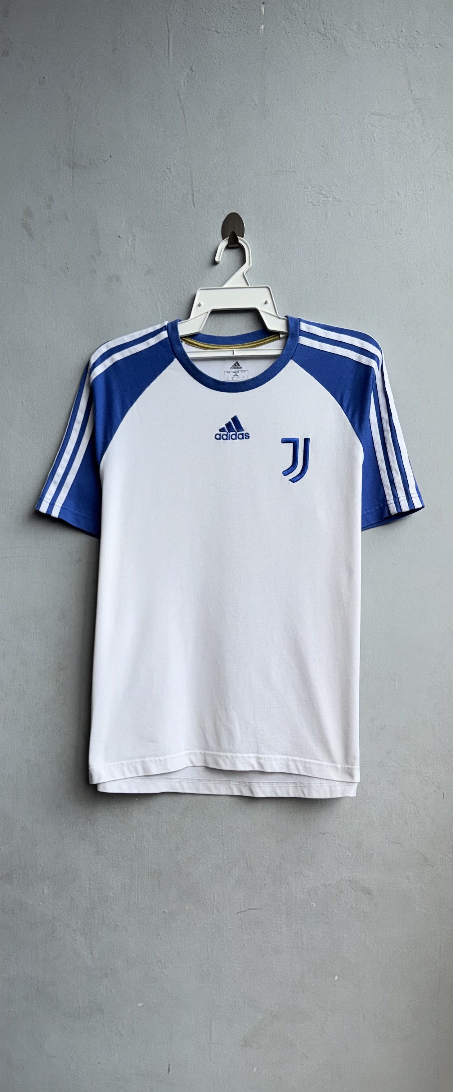 Adidas Juventus Adidas Teamgiest Crew Shirt Size US L / EU 52-54 / 3 - 1 Thumbnail