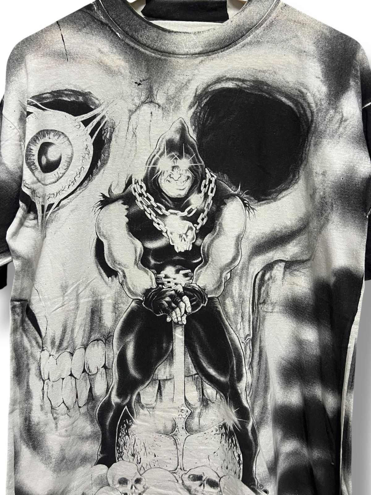 Anime VINTAGE 90s EXECUTIONER SKULL OVERPRINT T SHIRT Size US M / EU 48-50 / 2 - 3 Thumbnail