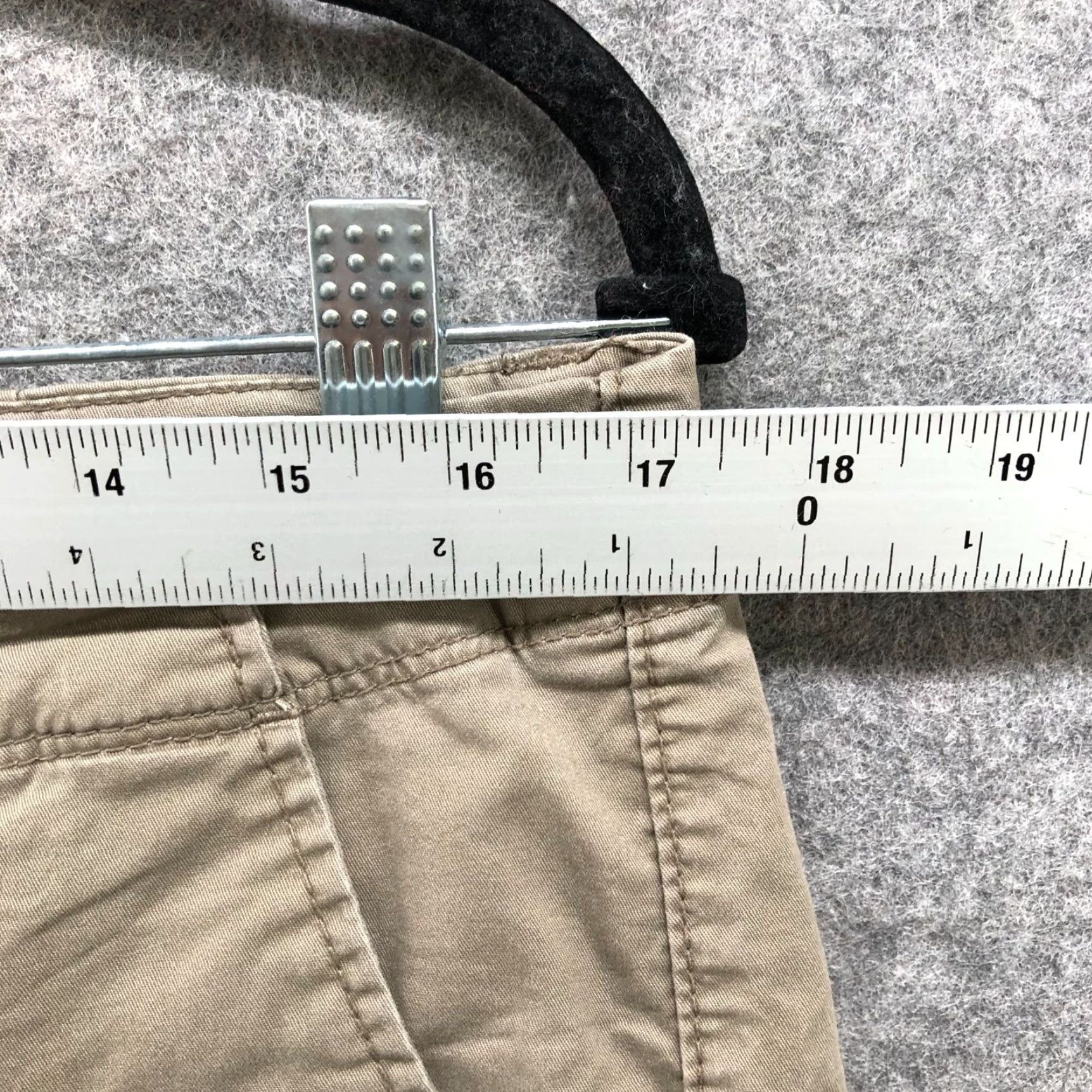 Old Navy Old Navy Shorts Women 10 Khaki Rolled Hem Button/Zip Closure Cotton Blend Pockets Size 32" / US 10 / IT 46 - 6 Thumbnail