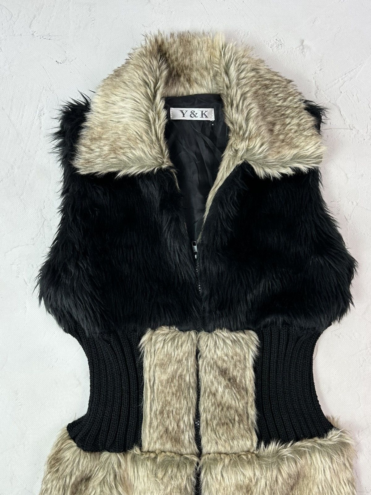 Vintage Vintage Faux Fur Black-Beige Vest Size M / US 6-8 / IT 42-44 - 2 Thumbnail