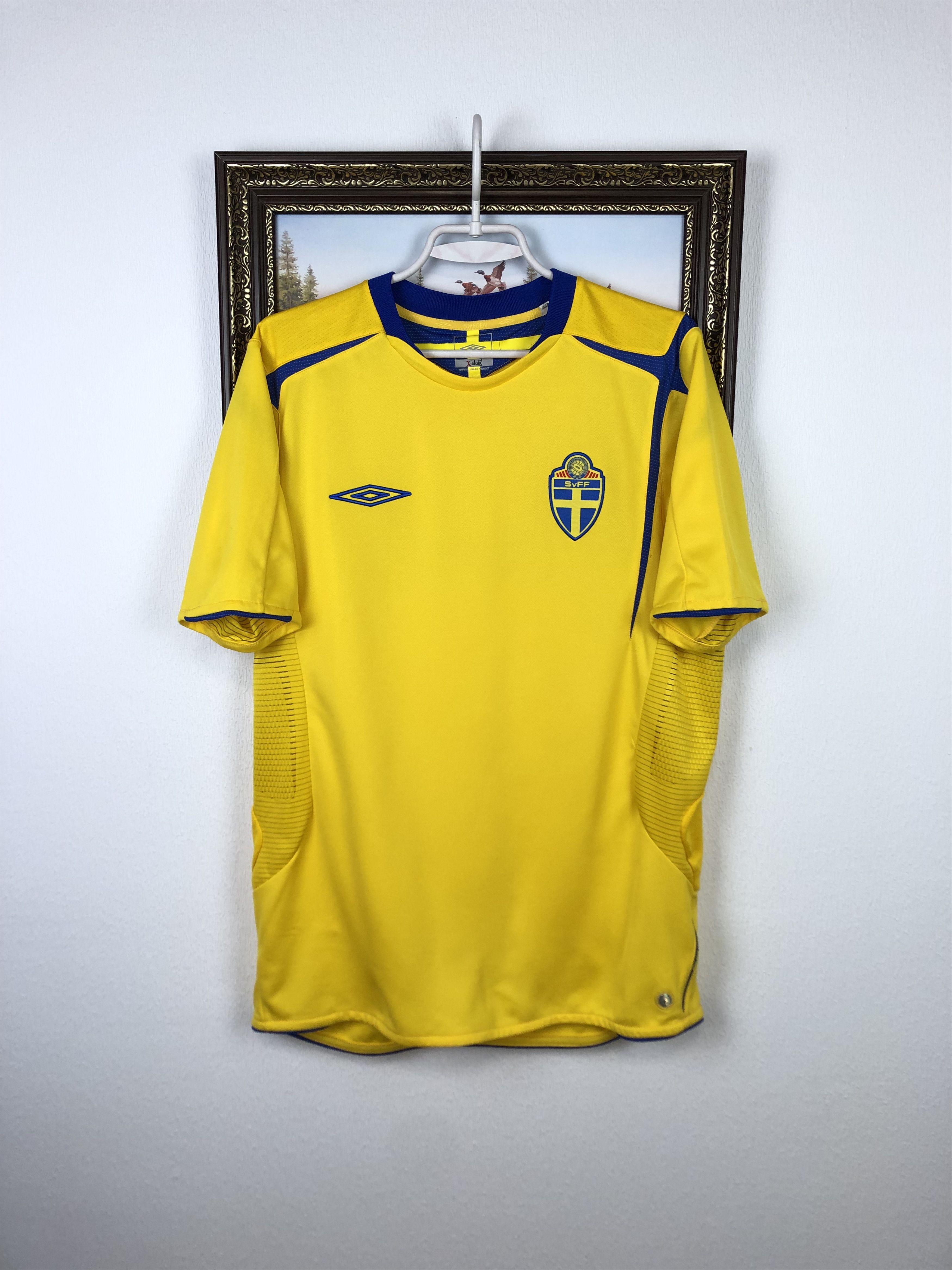 Umbro Sweden football shirt 2005 Soccer Umbro Jersey Tee Hype Size US M / EU 48-50 / 2 - 1 Thumbnail
