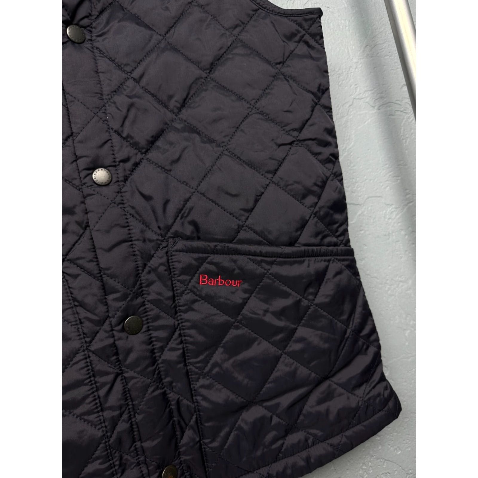 Barbour Barbour Crest Gilet Quilted Vest Barbour Crest Gilet Quilted Vest Navy Blue Barbour Vintage Mens(Junior) Crest Gilet Quilted Vest Size S Size US S / EU 44-46 / 1 - 3 Thumbnail